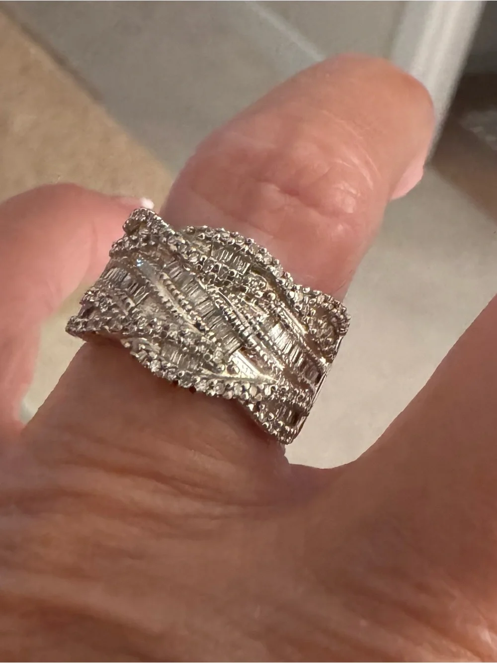 White Gold 10K 1 carat total weight diamond ring